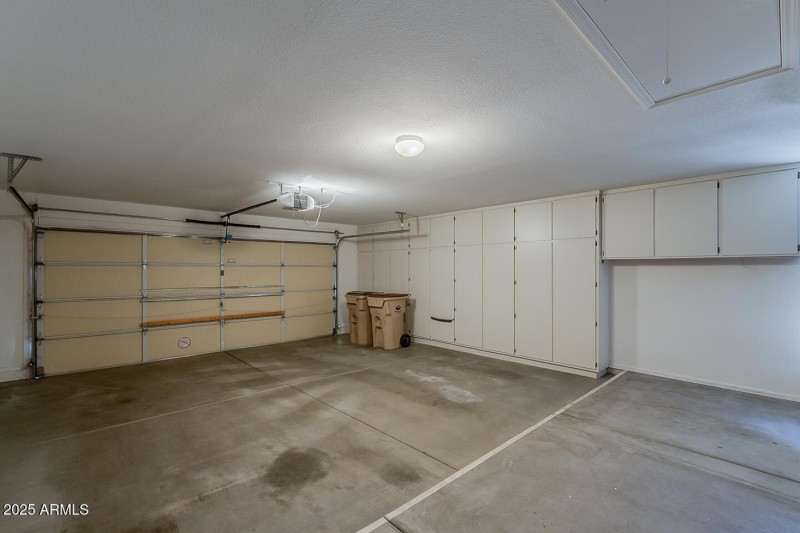 Garage w/Cabinets