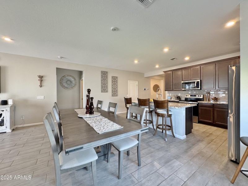 Dining & kitchen Island