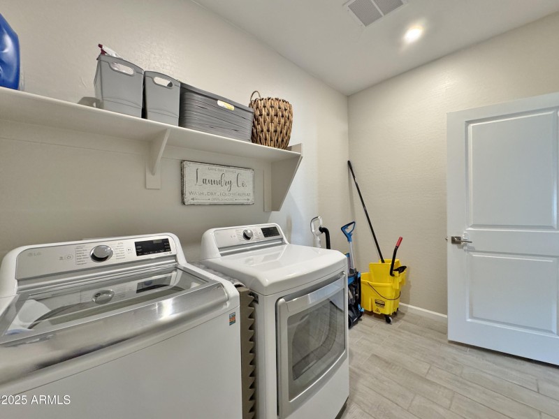 Large utility room w/ washer and dryer