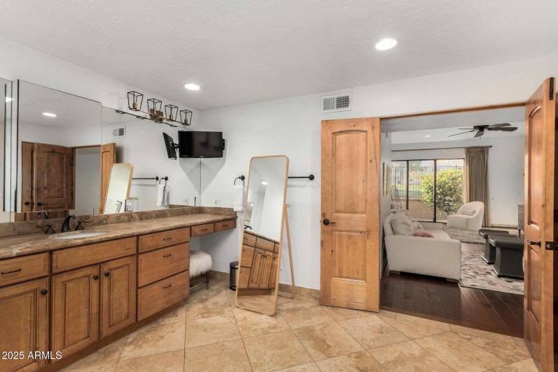 33 - Arizona Bilmore