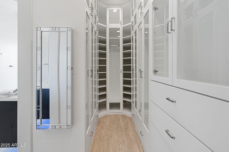 Primary suite closet