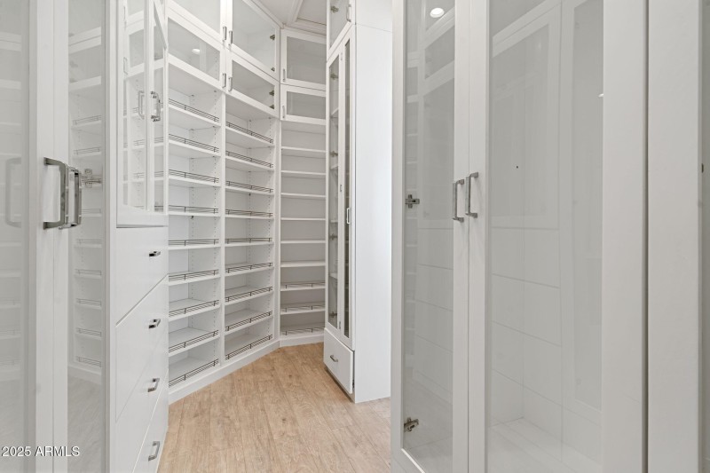 Primary suite closet