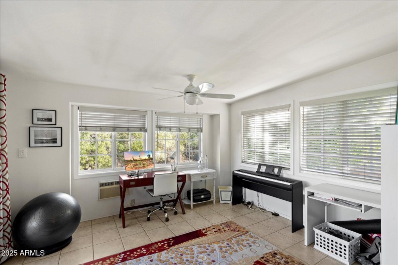 Spacious Arizona Room