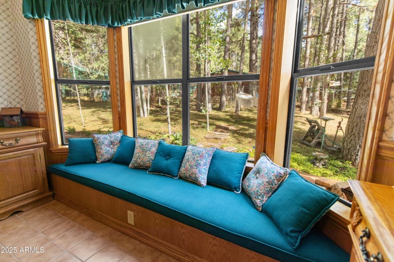 Window seat in Dining room