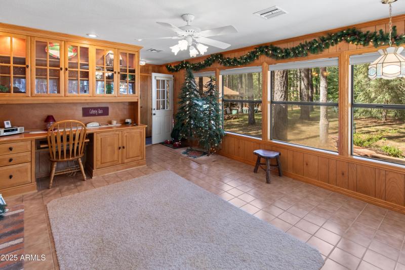 Arizona room with FP