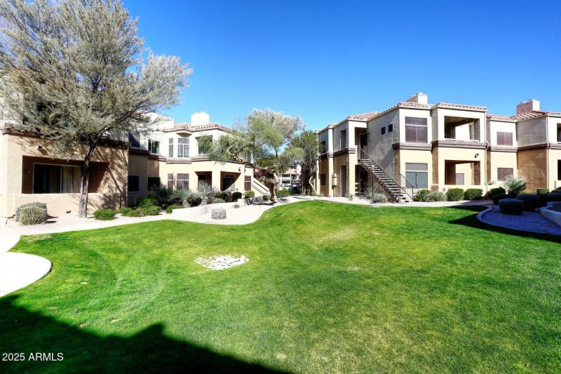 Franks on Shea-Common Area