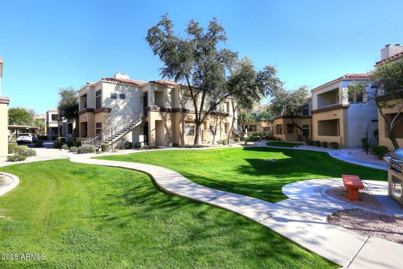 Franks on Shea-Common Area2