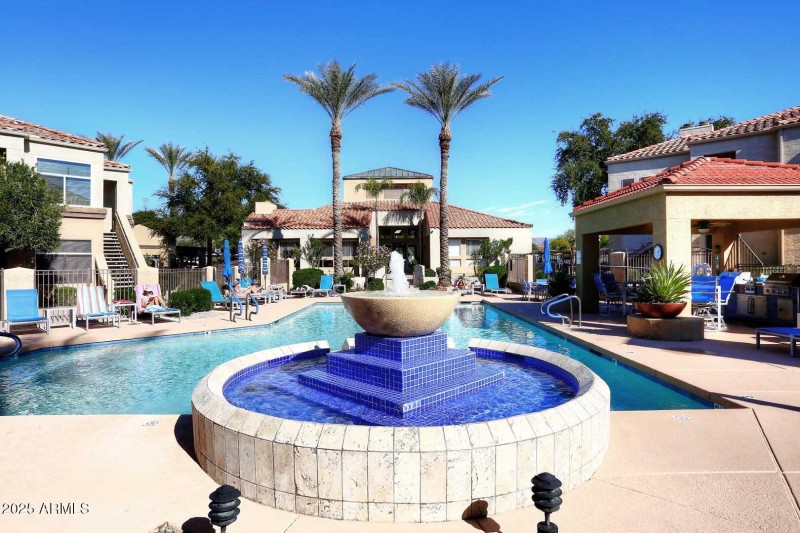 Franks on Shea-Pool Fountain