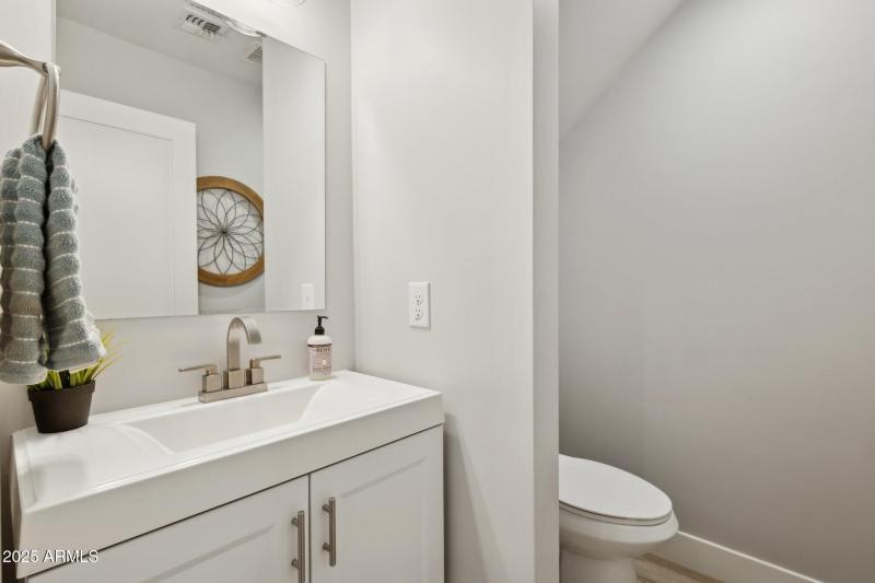 13-web-or-mls-2604-n-27th-st-1