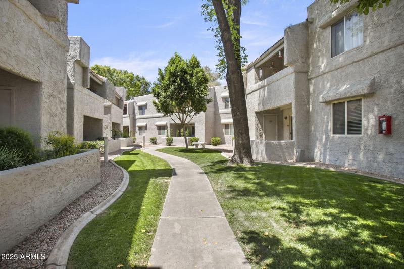 21-web-or-mls-4444-e-paradise-village-pk