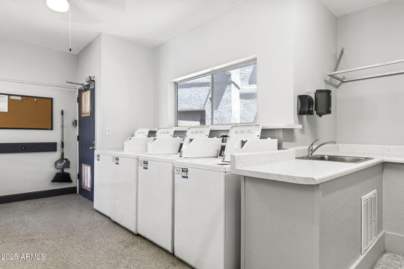 24-web-or-mls-4444-e-paradise-village-pk