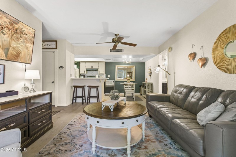 5-web-or-mls-4444-e-paradise-village-pkw