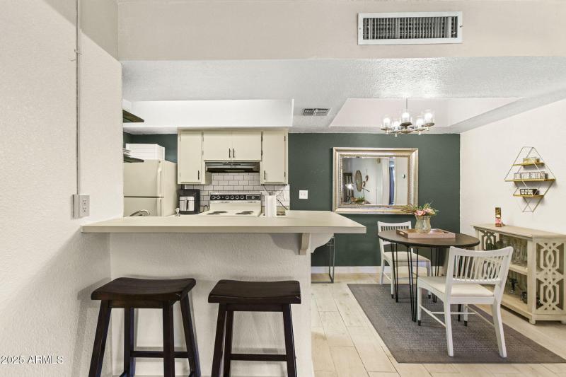 7-web-or-mls-4444-e-paradise-village-pkw