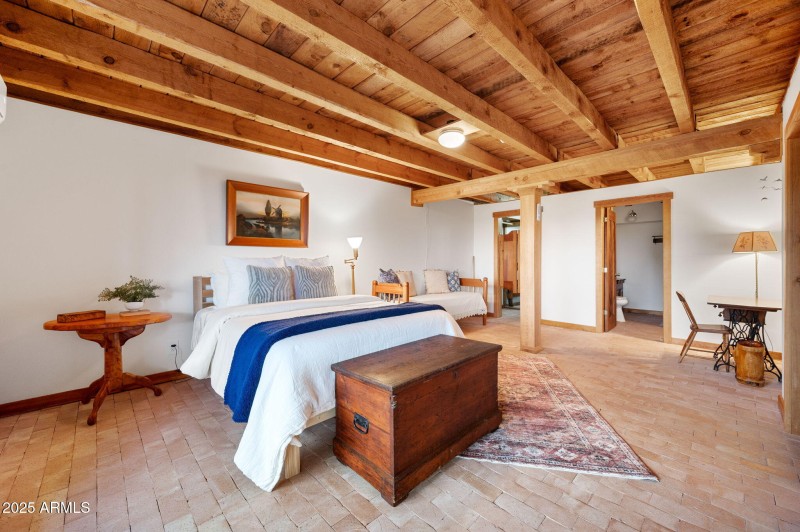 21-Primary Bedroom (3) (2)