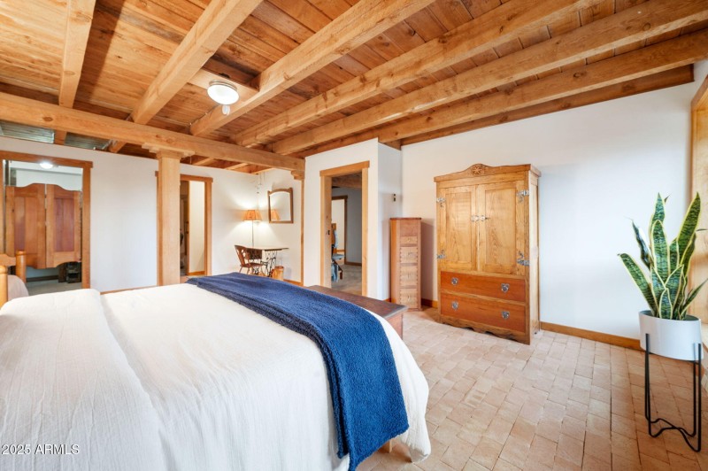 22-Primary Bedroom (4) (2)