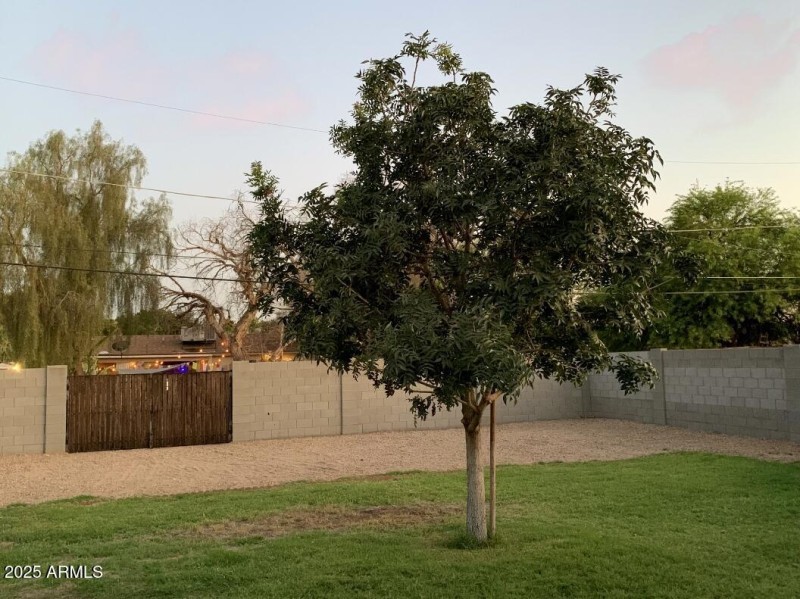 2531 E Indianola Ave