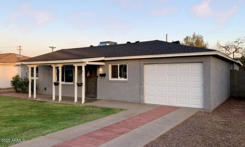 2531 E Indianola Ave