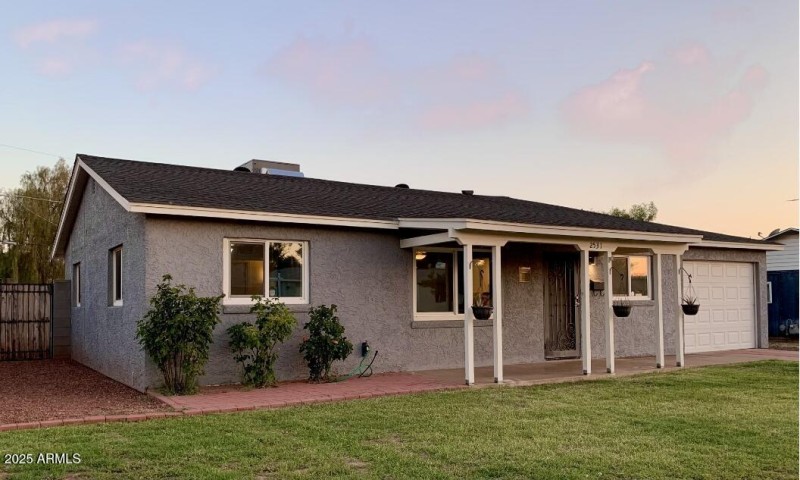 2531 E Indianola Ave