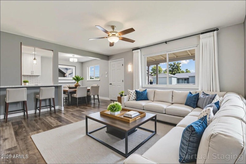 2531 E Indianola Ave