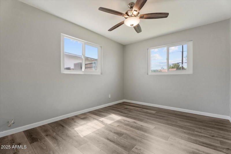 2531 E Indianola Ave