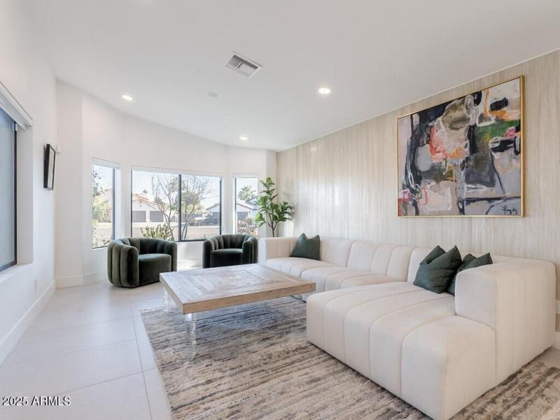 006_Living Room Area