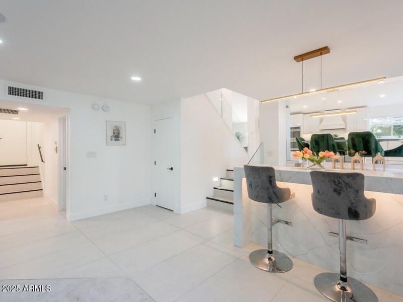 015_Eatup Bar Seating