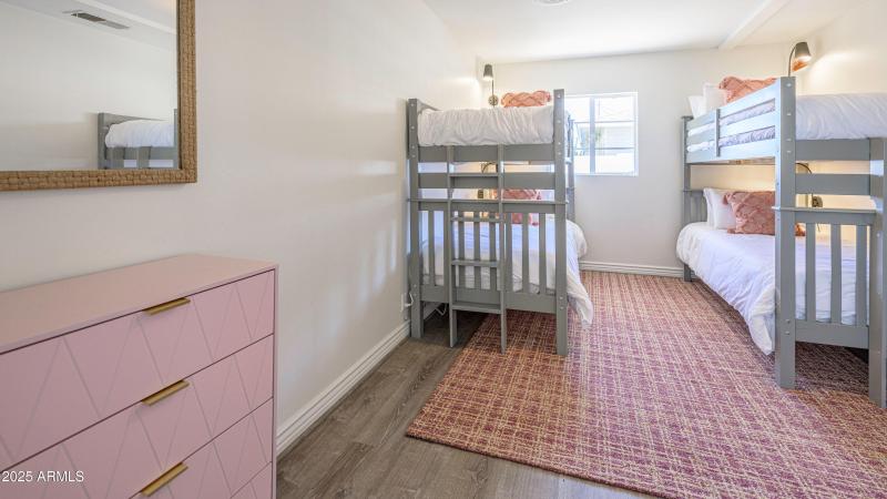 8) 59683-68659837cb402