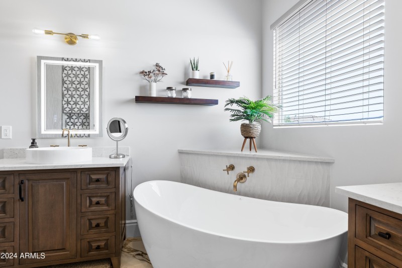 Primary Bath - Soaking tub