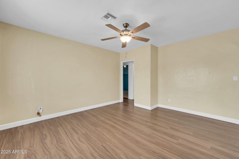 2242 E Harvard St-14