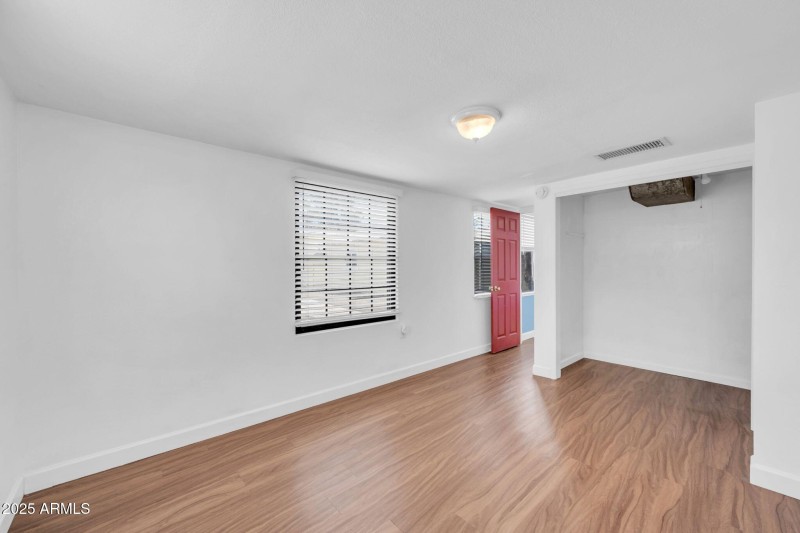 2242 E Harvard St-19