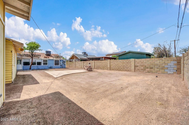 2242 E Harvard St-31