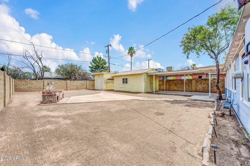 2242 E Harvard St-33