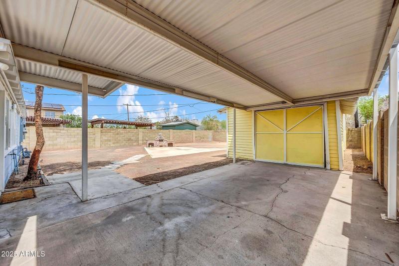 2242 E Harvard St-35