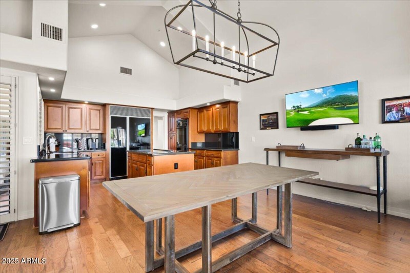 Dining & Kitchen