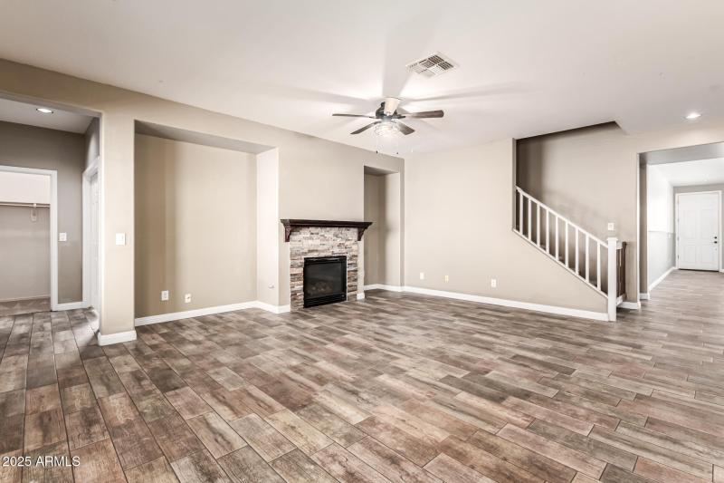 14 - Desert Horizons