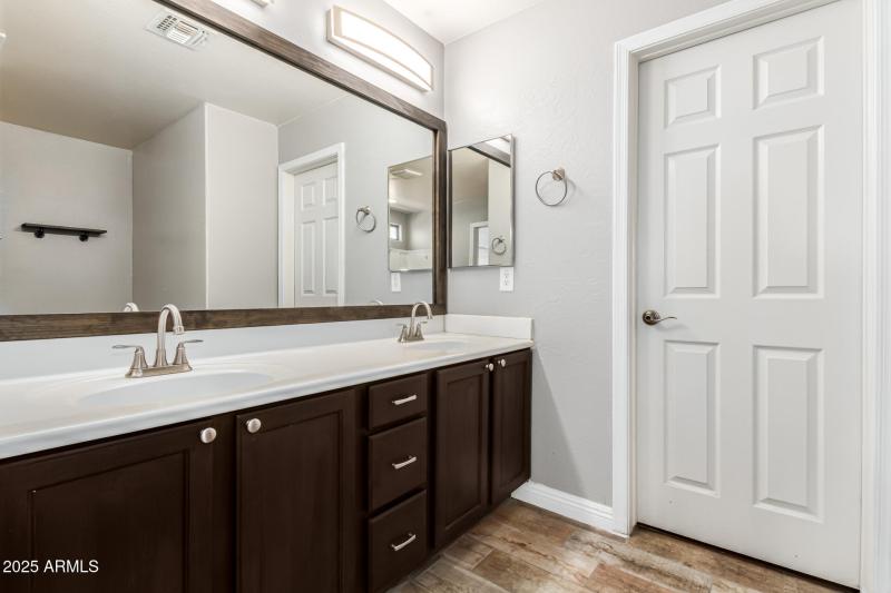 28 - Desert Horizons