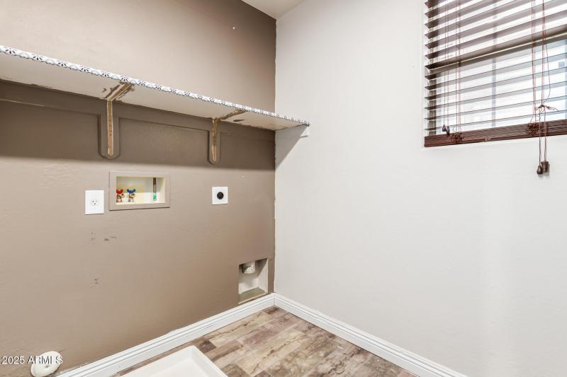 38 - Desert Horizons