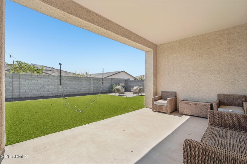 39-web-or-mls-N 185th Ave-S2706-039