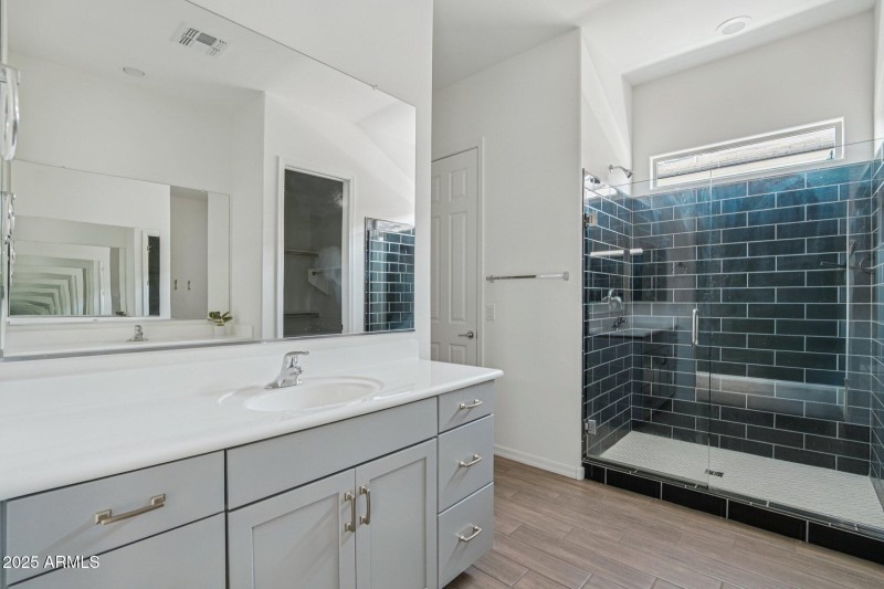 37-web-or-mls-N 185th Ave-S2706-037