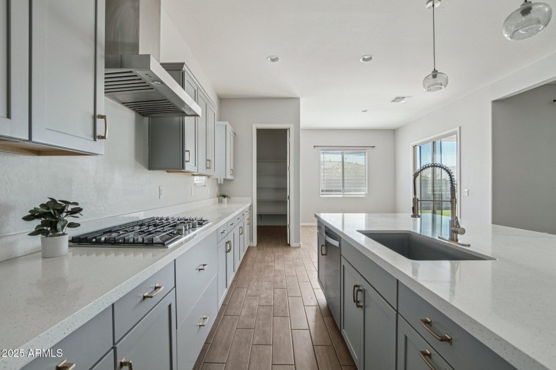 34-web-or-mls-N 185th Ave-S2706-034