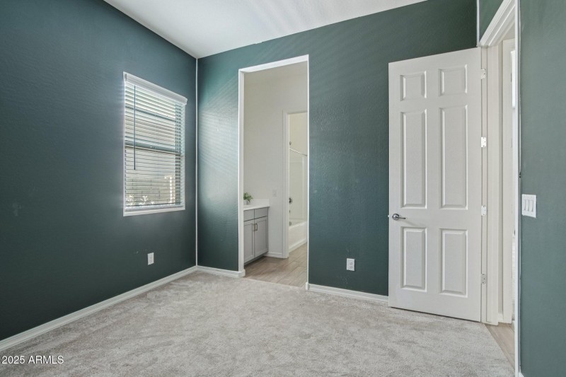 18-web-or-mls-N 185th Ave-S2706-018