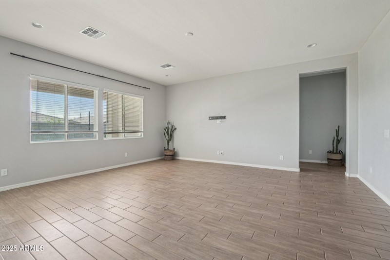 7-web-or-mls-N 185th Ave-S2706-007