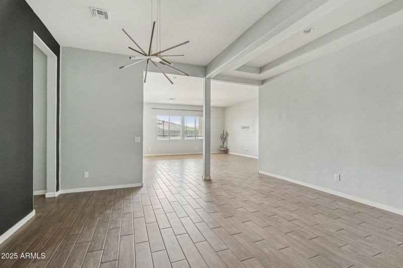 6-web-or-mls-N 185th Ave-S2706-006