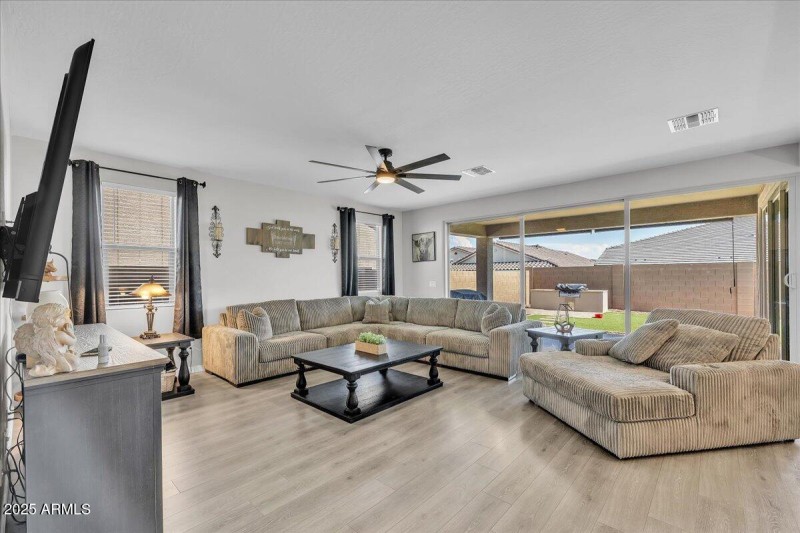 30-17593_W_Red_Fox_Rd16