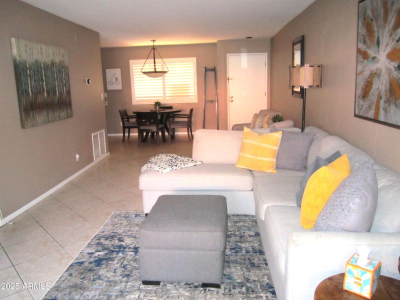 11 116 PLENTY OF ROOM TO ENTERTAIN & REL