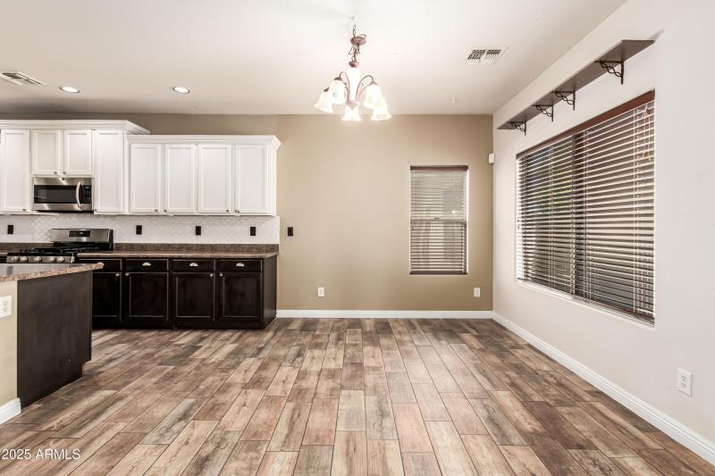 686750_16 - Desert Horizons (1)