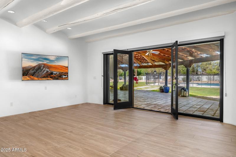 22primary bedroom_french doors open