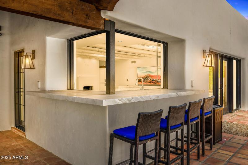 50outdoor bar lounge_twilight