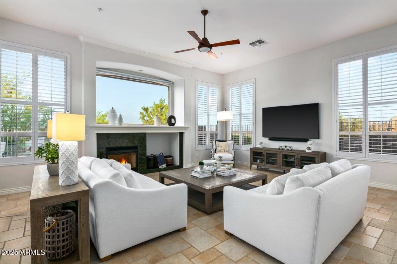 29-Family Room Views