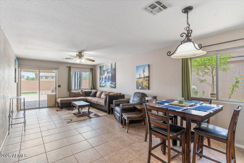 11-1046 E Silversmith Trail